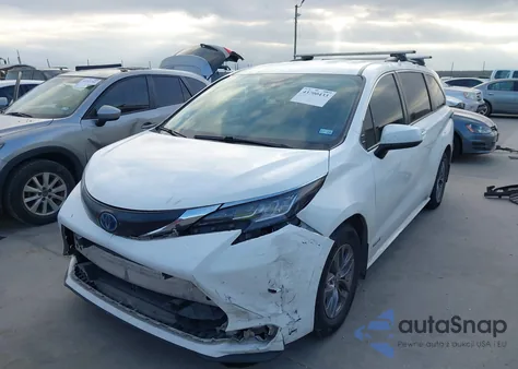 2021 Toyota Sienna Le z USA, uszkodzony, nr VIN 5TDKRKECXMS065518